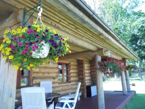 Forest Edge Lodge And House