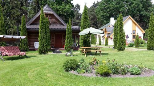Forest Edge Lodge And House
