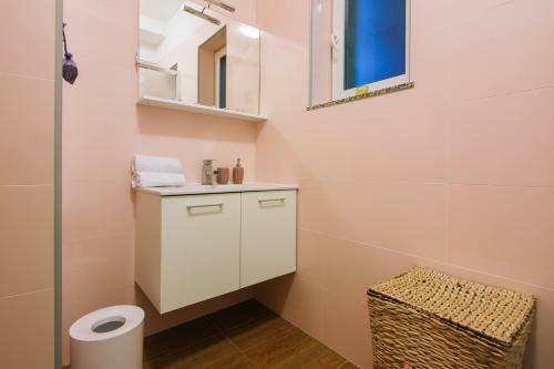 Beachfront Apartments With Private Parking Ae1183