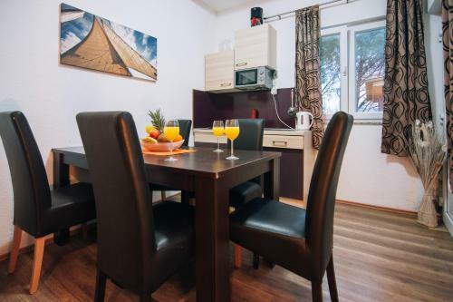 Beachfront Apartments With Private Parking Ae1183