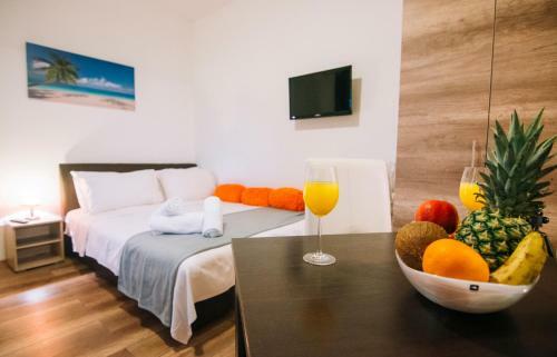 Beachfront Apartments With Private Parking Ae1183