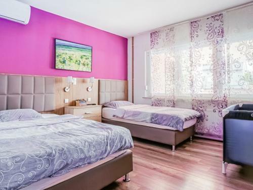 Spacious Holiday Home In Vukovar With Swimming Pool