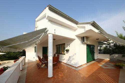 Villa With Pool Beatrix