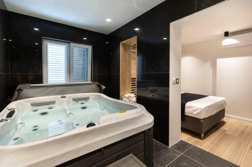 Marcius Luxury Apartment With Jacuzzi & Sauna