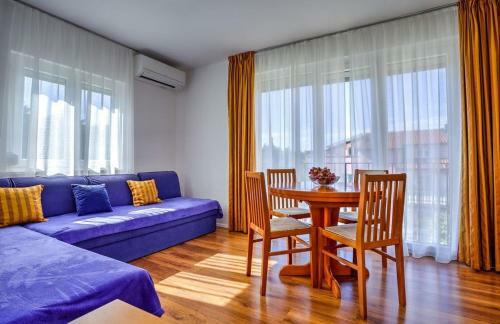 Hostal Apartments Siparis With Pool