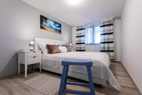 Apartment Roko With Private Swimming Pool