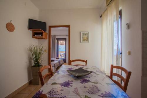 Hostal Beautiful Beachfront Apartments Komesic