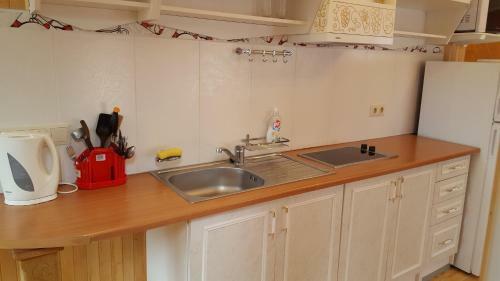 Hostal Naiza Guesthouse And Apartments