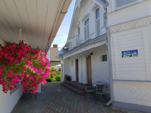 Hostal Naiza Guesthouse And Apartments