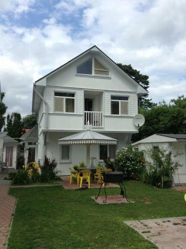 Hostal Naiza Guesthouse And Apartments