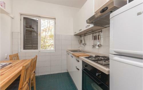 Three-bedroom Apartment In Biograd