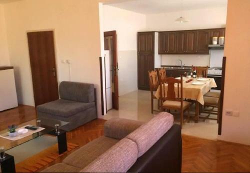 Hostal Apts And Rooms Ognjen- Family Friendly