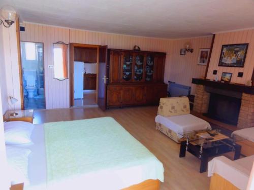 Apartment 3545-3 For 2 + 2 Pers. In Biograd Na Moru