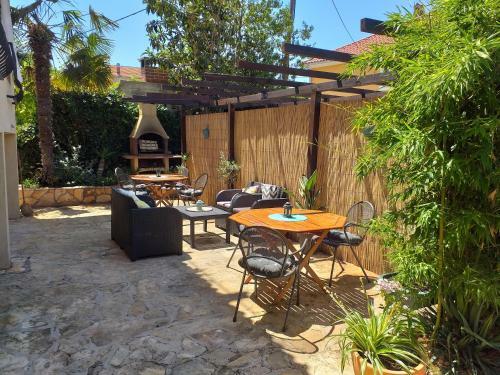 Cozy Apartments With Balcony And Garden - Ae1192