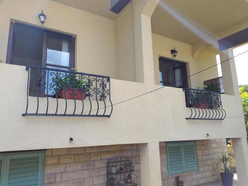 Cozy Apartments With Balcony And Garden - Ae1192