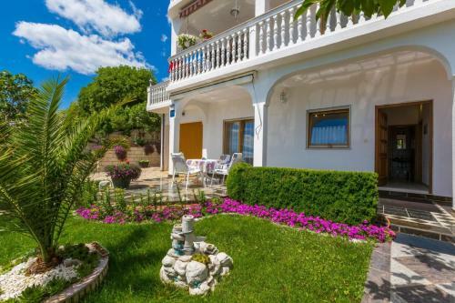 Apartamentos Lorina