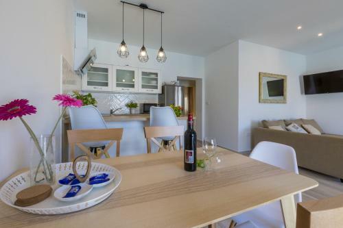 Apartments M And M