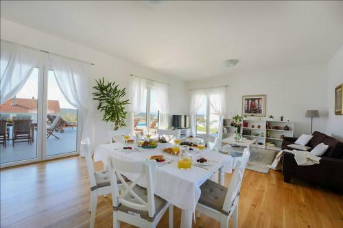 Villa Anica