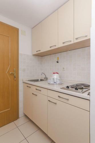 Apartments Sonja - 100 M From Sea