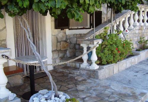 Holiday Home Nik - 5m From Sea