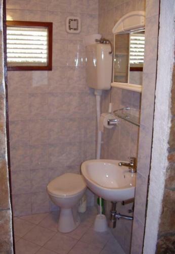 Holiday Home Nik - 5m From Sea