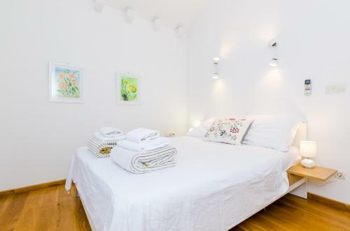 Hostal Cinema View House