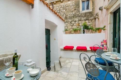 Hostal Cinema View House