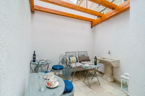 Hostal Cinema View House