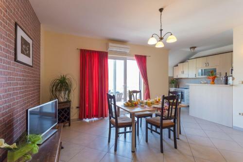 Hostal Burum Apartments