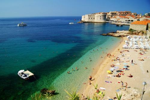 Luxury Beachfront Apartment Banje