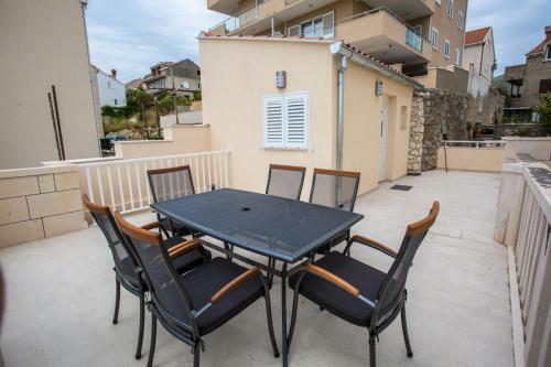 Serious Job Apartment