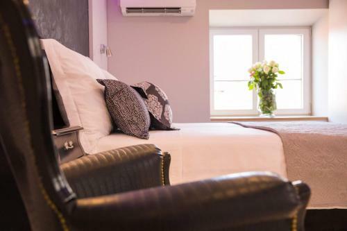 Hostal Soleil Luxury Rooms Old Town