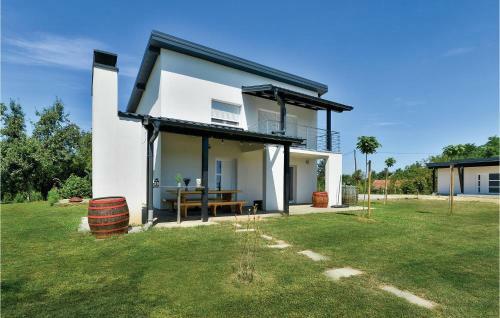 Three-bedroom Holiday Home In Durdevac