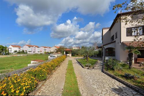 Apartments Valbandon 38