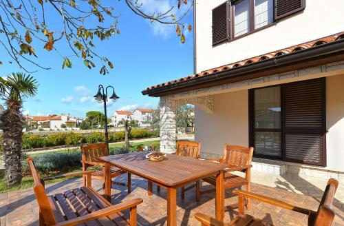 Apartments Valbandon 38