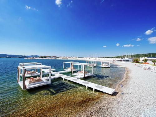 Spacious Holiday Home In Galovac With Jacuzzi