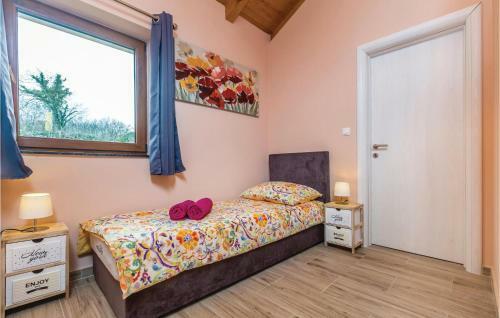 Three-bedroom Holiday Home In Gostinjac