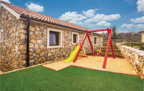 Three-bedroom Holiday Home In Gostinjac