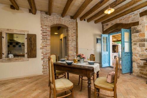 House Grandi?i 1852
