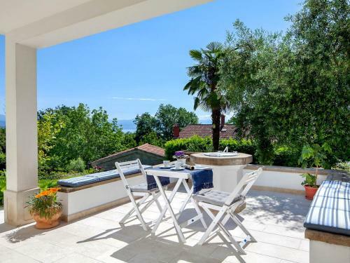 Ika Villa Sleeps 8 With Pool Air Con And Wifi