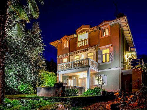 Ika Villa Sleeps 8 With Pool Air Con And Wifi