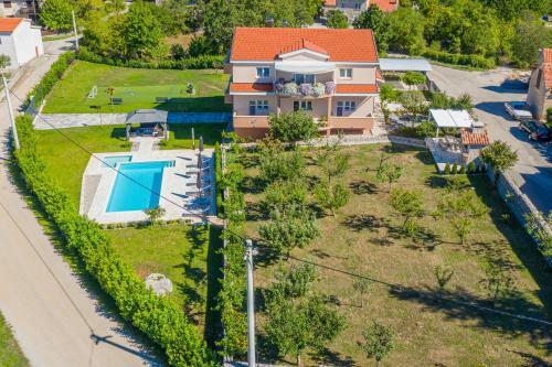 Prunus-luxurious Holiday Home With A Private Pool