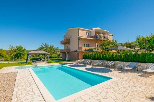 Prunus-luxurious Holiday Home With A Private Pool