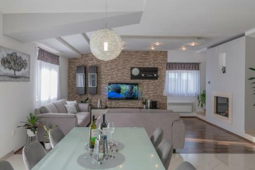Prunus-luxurious Holiday Home With A Private Pool