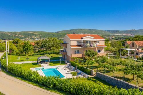 Prunus-luxurious Holiday Home With A Private Pool