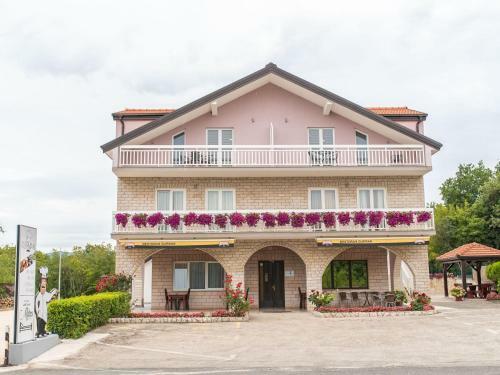 Pretty Apartment In Imotski Close To River
