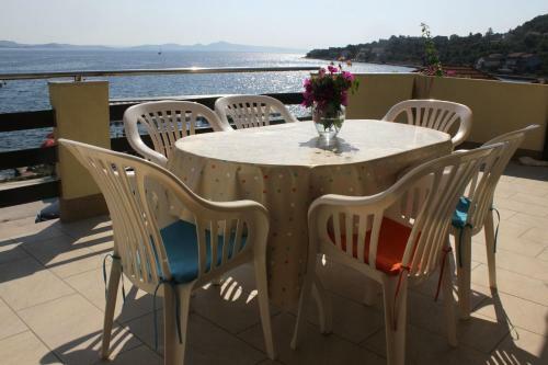 Apartments Davor - 20m From Sea