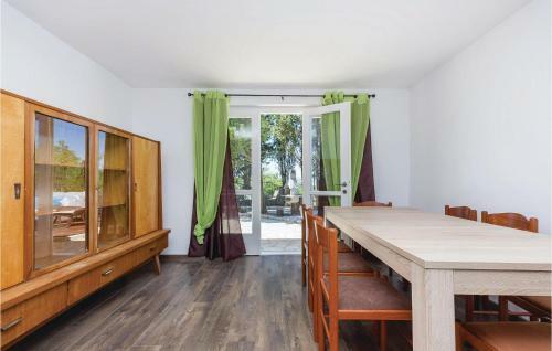 Four-bedroom Holiday Home In Jadranovo