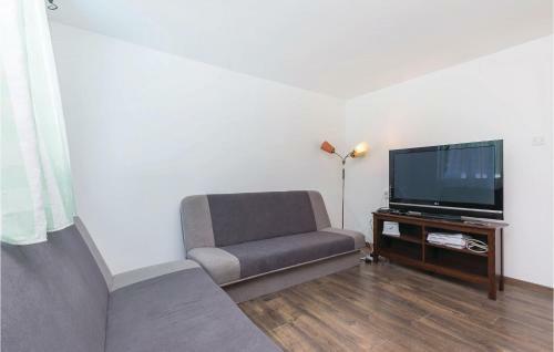 Four-bedroom Holiday Home In Jadranovo