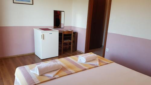 Apartment And Room Caric